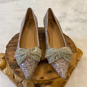 New in Box Van Eli Silver Glitter Kitten Heels w Bow, Sz 8